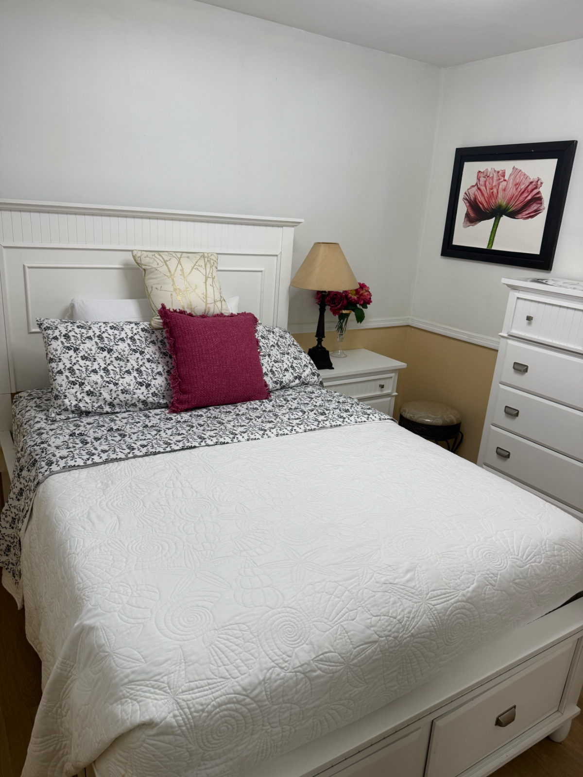 Rest, Recharge, Rejoice Spacious Rooms for Travel Nurses and Professionals - Photo 6