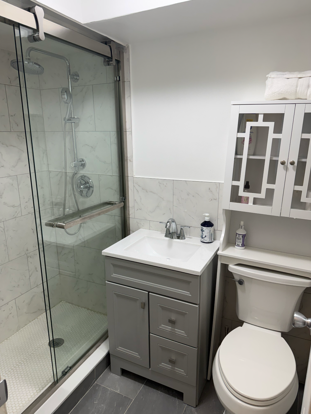 Rest, Recharge, Rejoice Spacious Rooms for Travel Nurses and Professionals - Photo 9