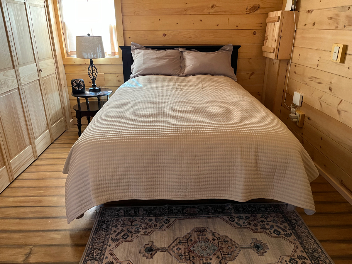 Cozy cabin in rural town of Eden, known for its natural beauty  including Lake Eden and the Long Tra - Photo 6