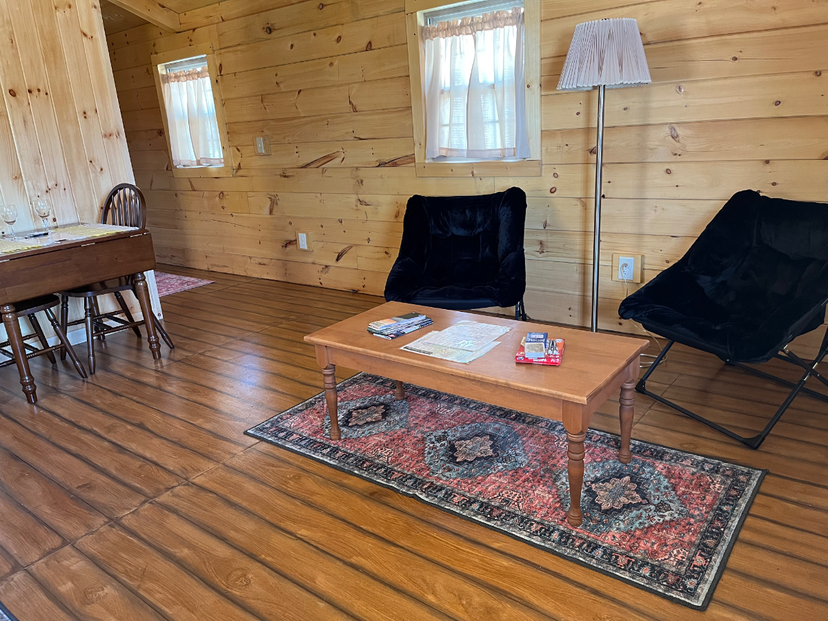 Cozy cabin in rural town of Eden, known for its natural beauty  including Lake Eden and the Long Tra - Photo 10