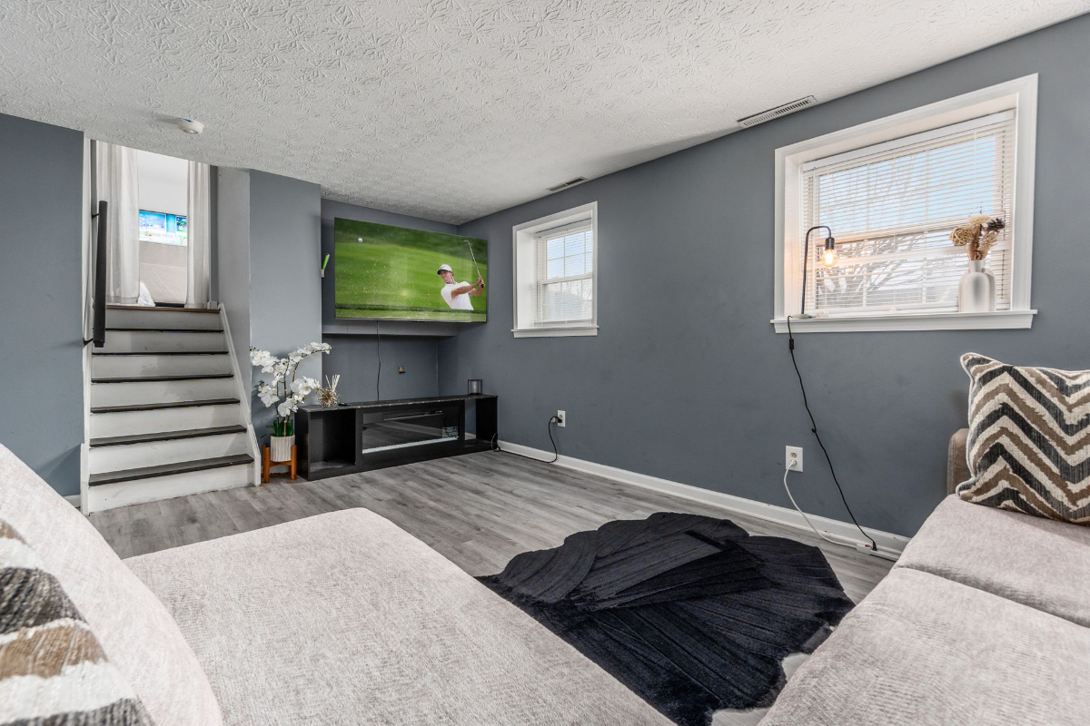 Fully Furnished 3BR Near Downtown Columbus / 4 Beds / Move-In Ready - Photo 4