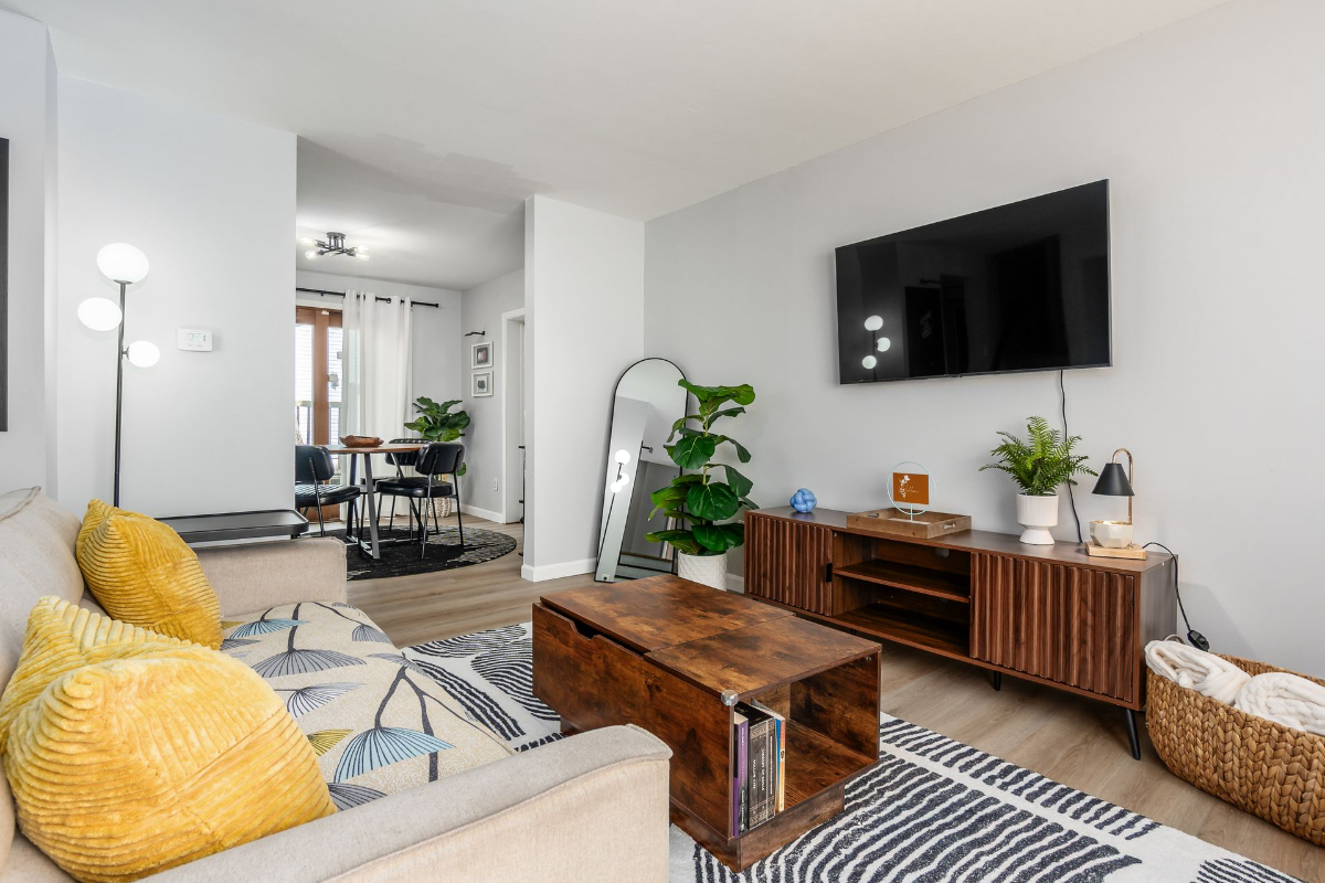 Fully Furnished 3BR Near Downtown Columbus / 4 Beds / Move-In Ready - Photo 12