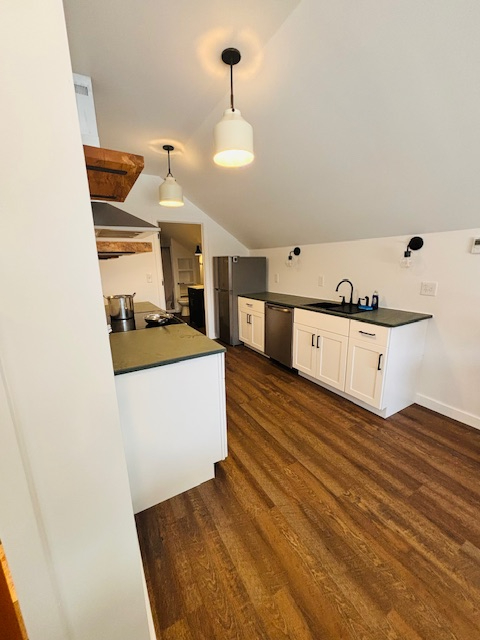 One Bedroom Apartment with a View - Photo 2