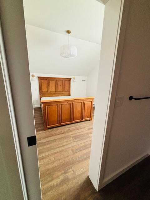 One Bedroom Apartment with a View - Photo 4