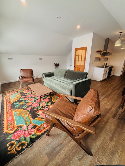 One Bedroom Apartment with a View - Photo 1