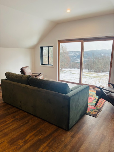 One Bedroom Apartment with a View - Photo 8