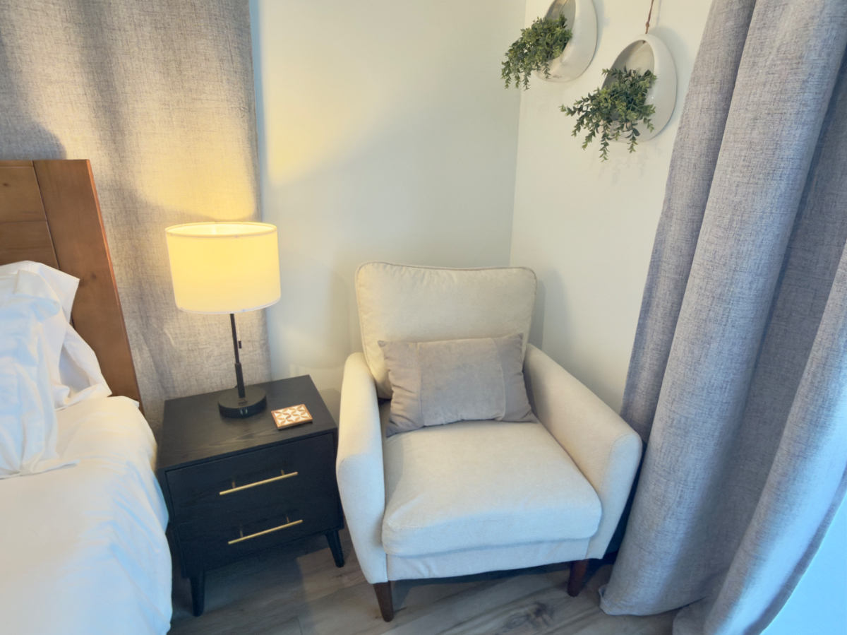 Private Suite - Queen Bed - Private Bath - 9...