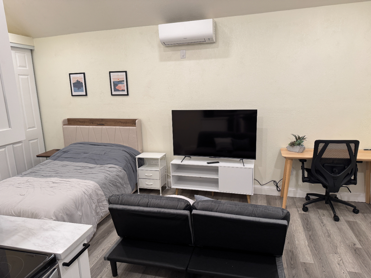Modern Detached ADU - Furnished & All Utilities - Perfect for Traveling Professionals - Photo 4