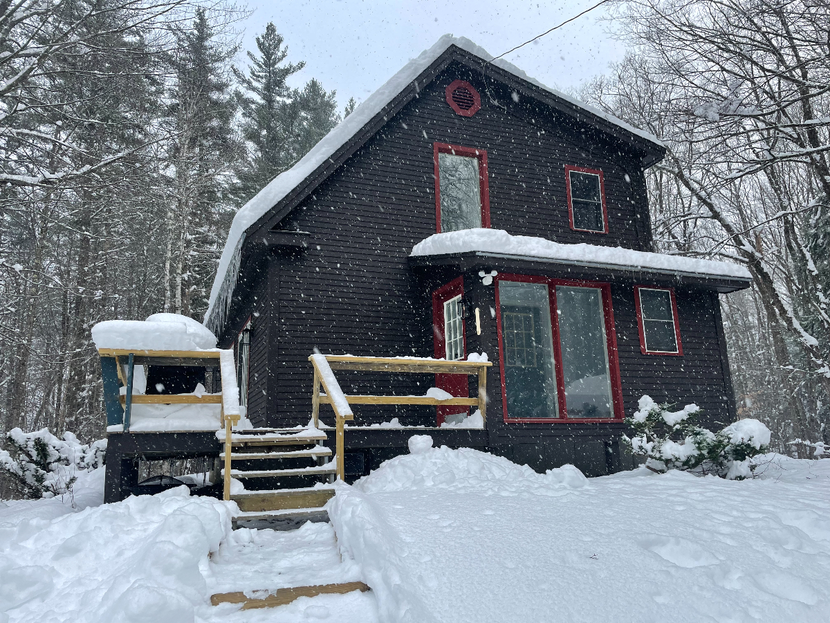 Plush Vermont ski and summer chalet in a great spot - Photo 2