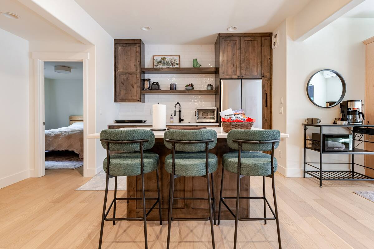 Spacious 2BR Retreat in NorthWest Crossing Steps from Sparrow and The Grove - Photo 3