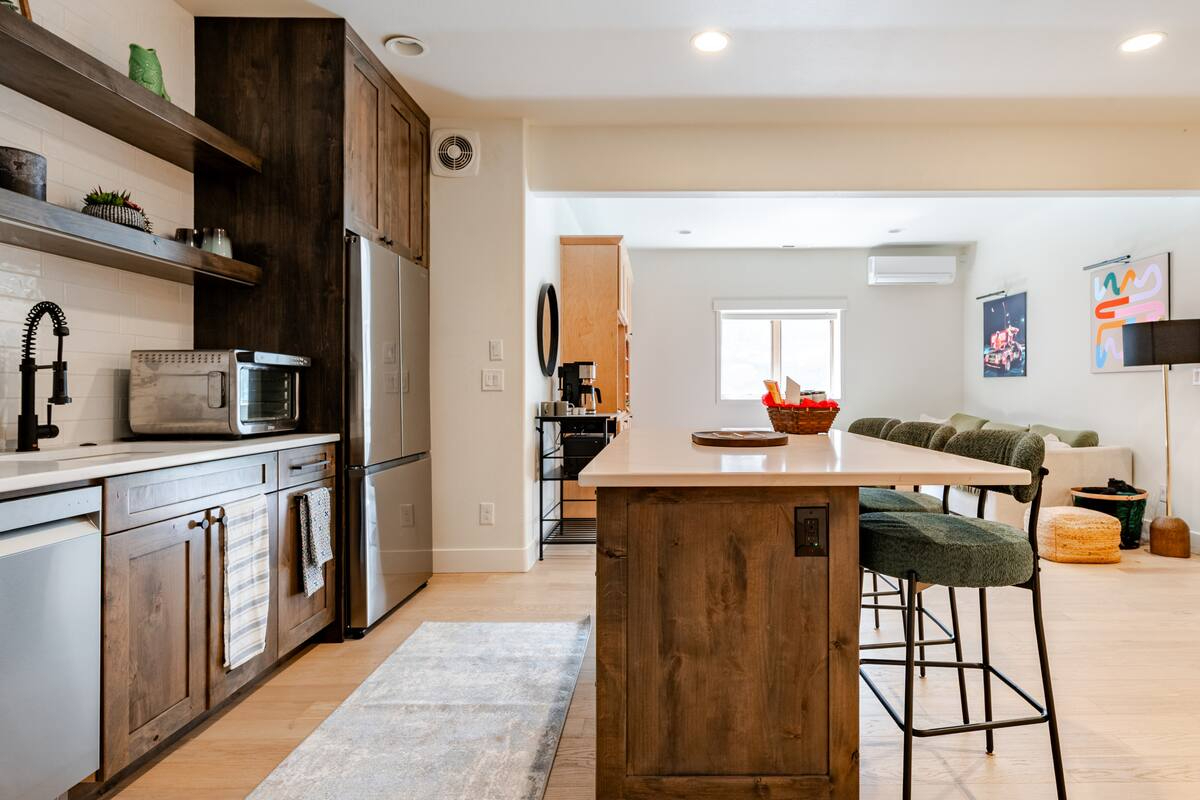 Spacious 2BR Retreat in NorthWest Crossing Steps from Sparrow and The Grove - Photo 1