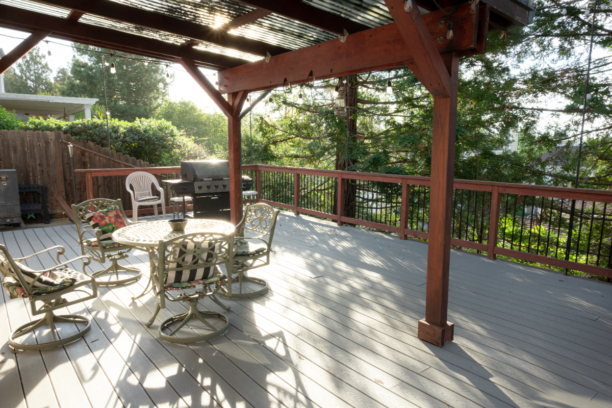 Charming Downstairs Room with Private Bath in Quiet Martinez Home -- Shared Living with All Included