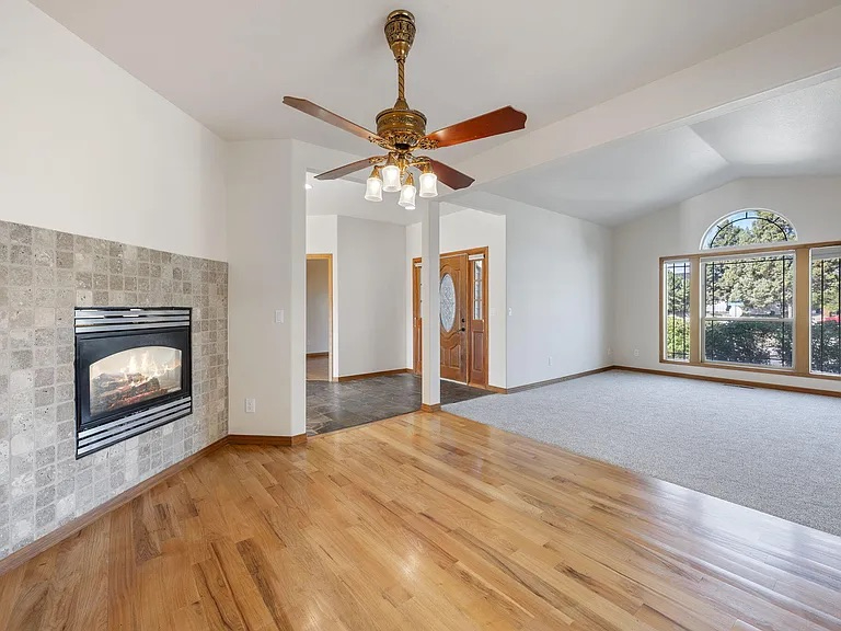 Peaceful Waterfront Retreat With Office, Near St. Charles Medical Center - Photo 4