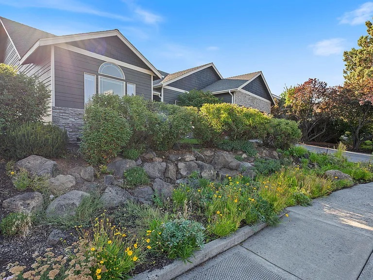 Peaceful Waterfront Retreat With Office, Near St. Charles Medical Center - Photo 2