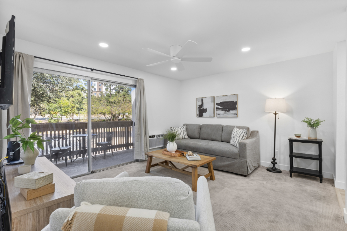 Light Filled Mission Valley Retreat - Fully Furnished with Pool & Laundry - Photo 3