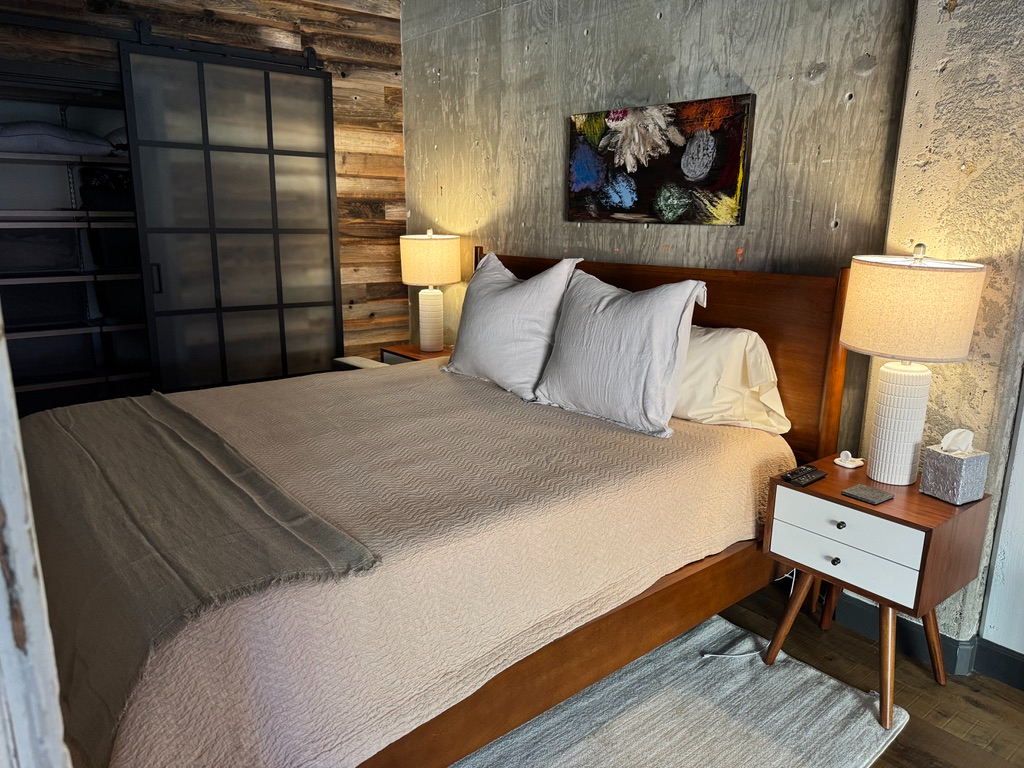 Walk to Scripps Mercy and UCSD Health Spacious Furnished Studio 2 Parking W/D Central AC - Photo 3