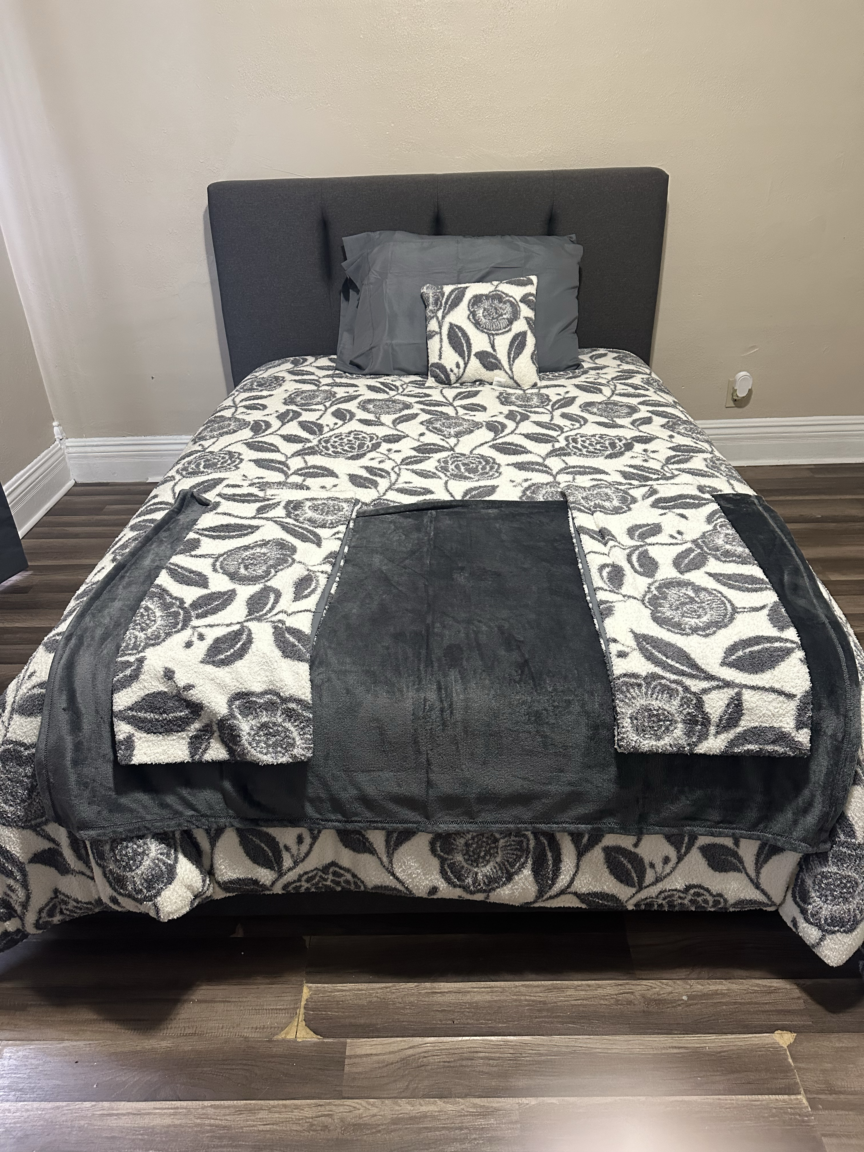 Furnished apartment - Utilities, Included in Prime Location - Photo 9