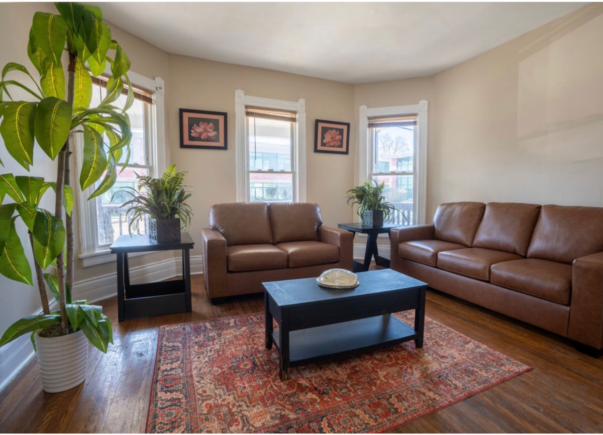 Furnished apartment - Utilities, Included in Prime Location - Photo 1
