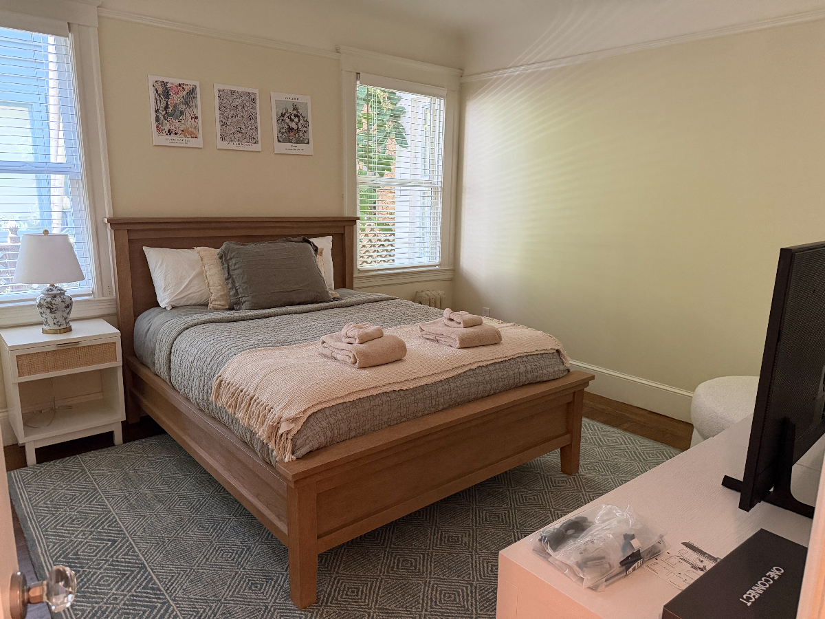 Stylish 3BR / 2BA Pacific Heights Apartment with Garage Parking and High-End Furnishings - Photo 6