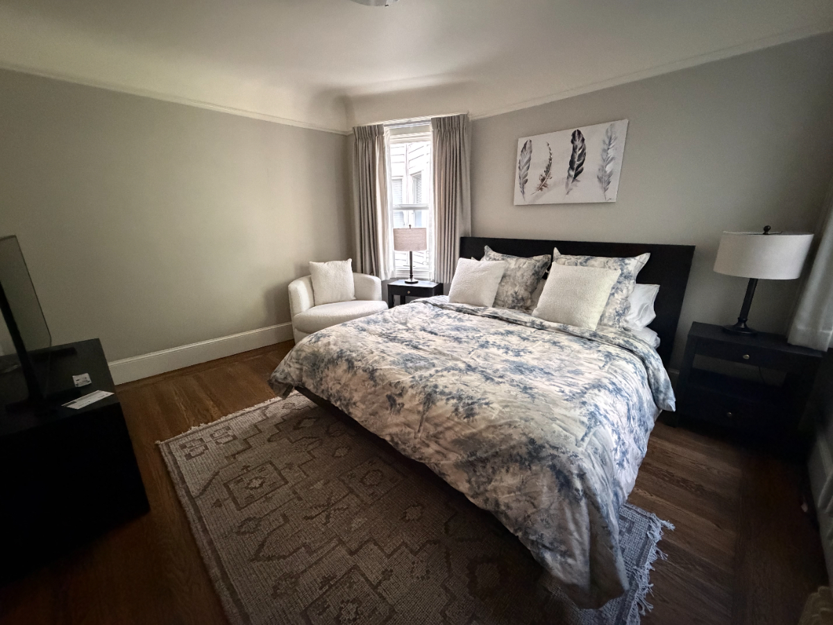 Stylish 3BR / 2BA Pacific Heights Apartment with Garage Parking and High-End Furnishings - Photo 5