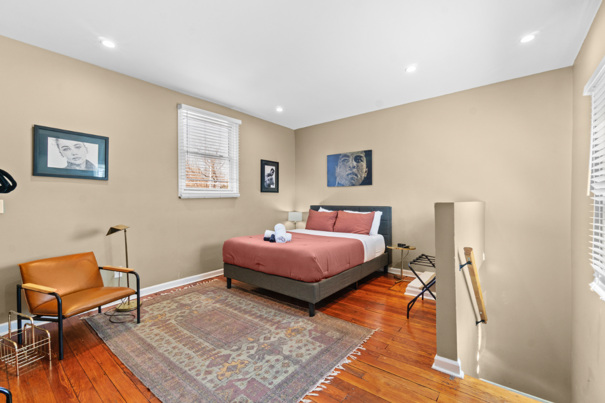 Modern Studio In The Highlands W/ Off Street Parking- 3
