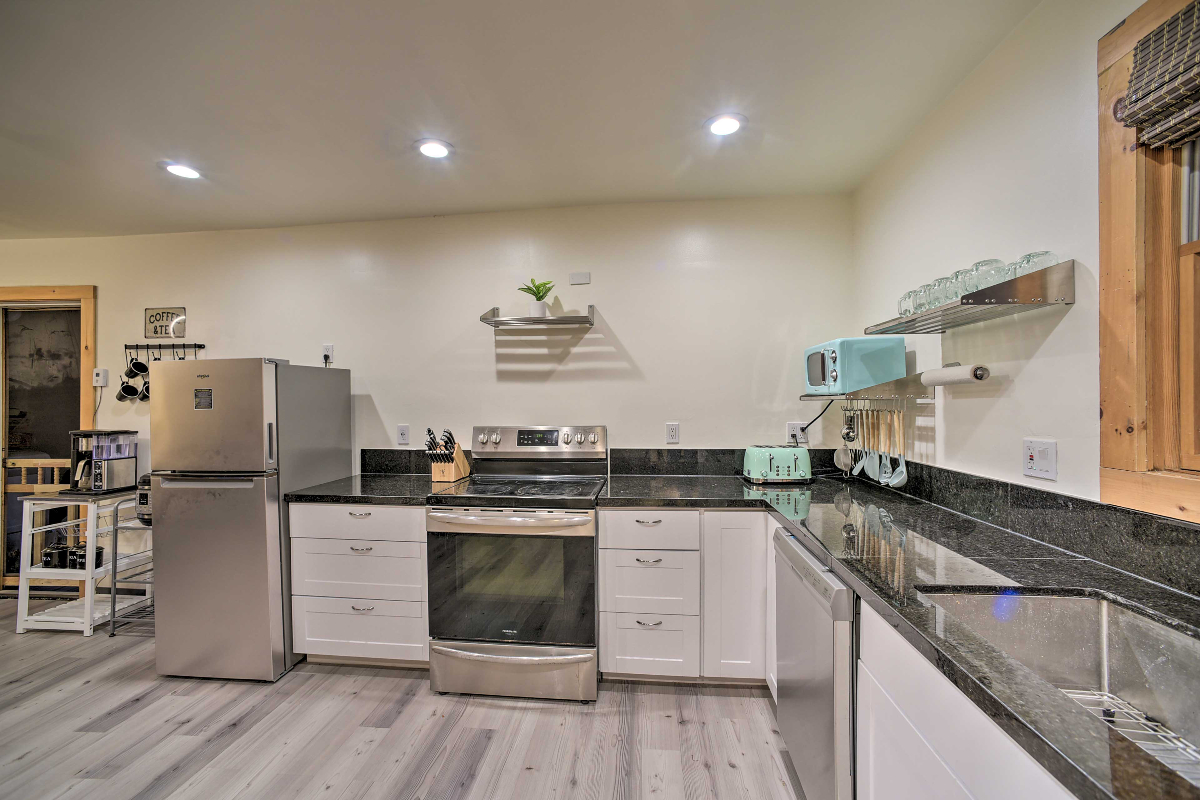 3bed/1bath home: Riverfront newly renovated - Downtown Saranac Lake (short walk to the village)- Inc - Photo 3
