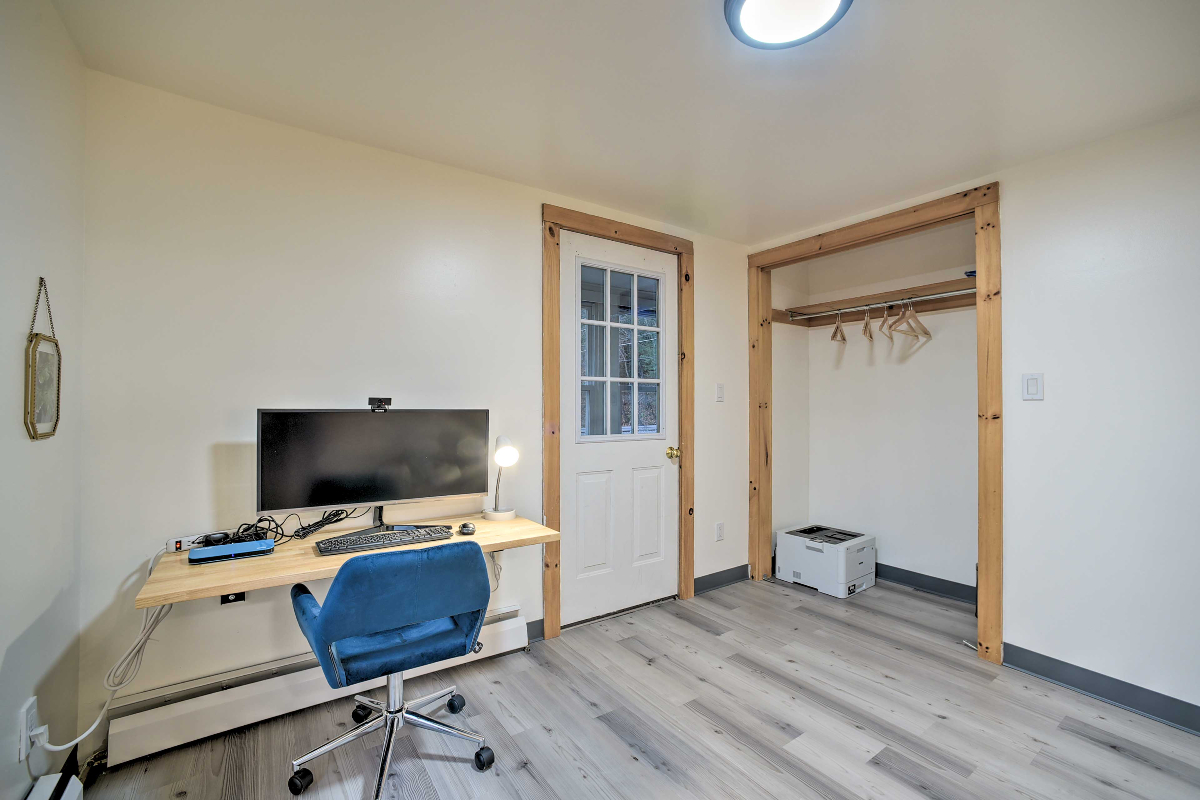 3bed/1bath home: Riverfront newly renovated - Downtown Saranac Lake (short walk to the village)- Inc - Photo 6