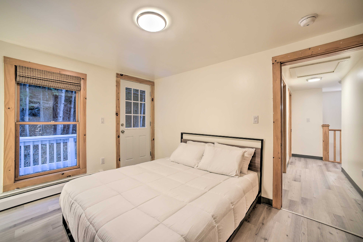 3bed/1bath home: Riverfront newly renovated - Downtown Saranac Lake (short walk to the village)- Inc - Photo 7