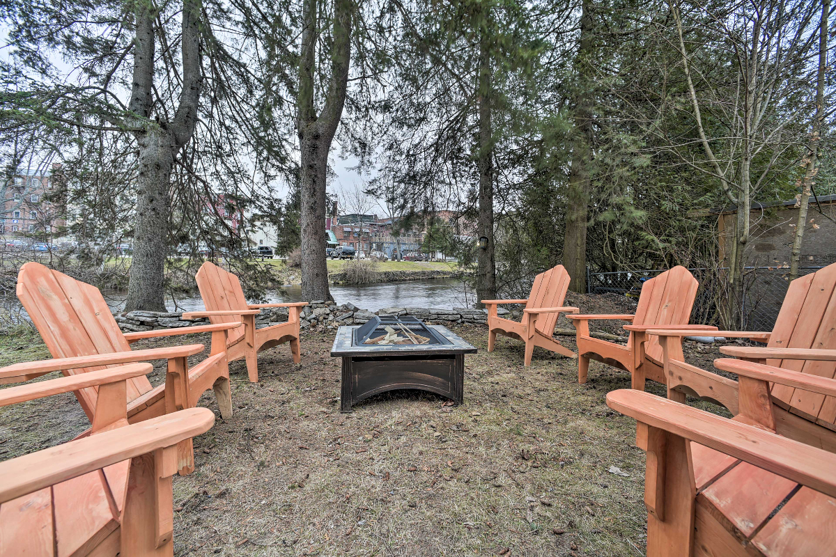 3bed/1bath home: Riverfront newly renovated - Downtown Saranac Lake (short walk to the village)- Inc - Photo 10