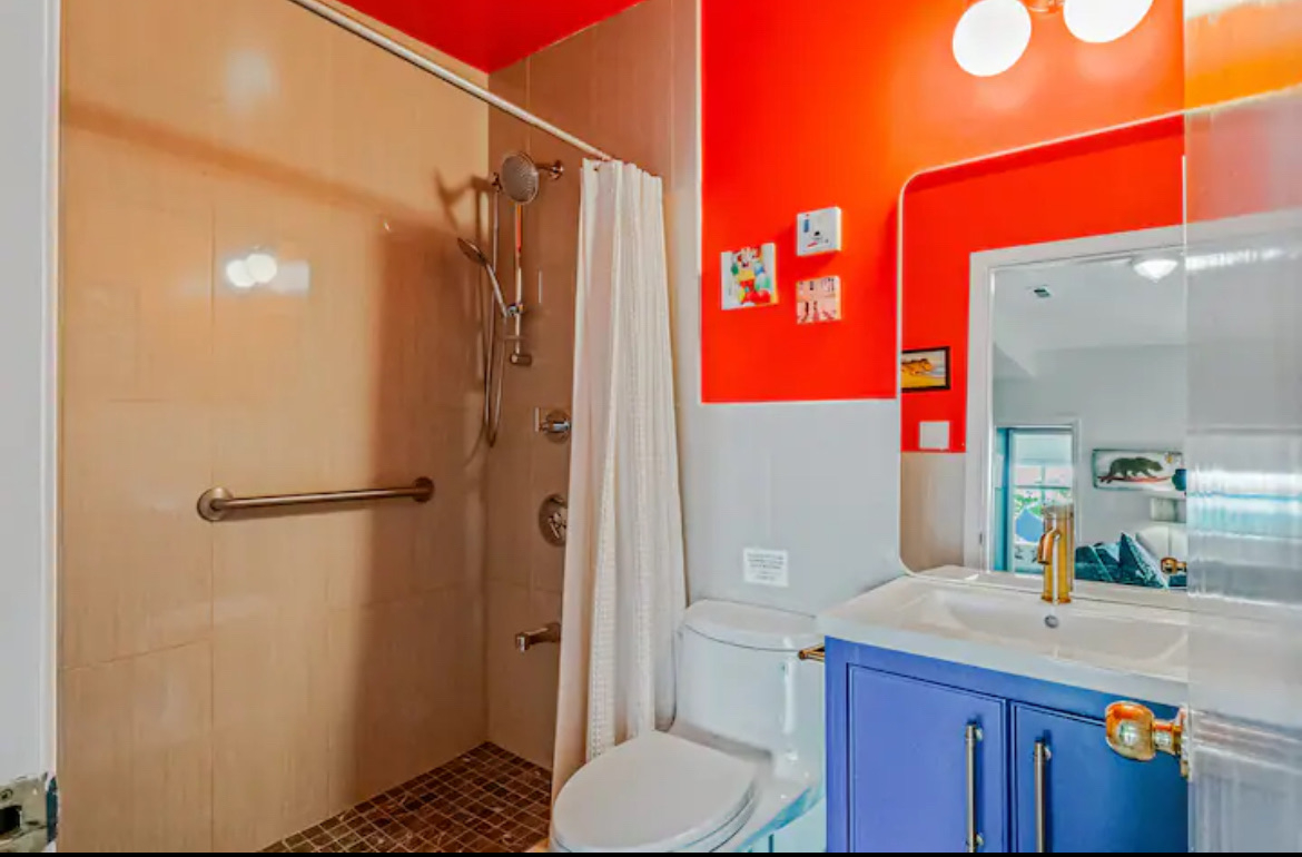 Spacious Light-Filled Apartment Steps from Transit, Golden Gate Park & Ocean Beach - Photo 4