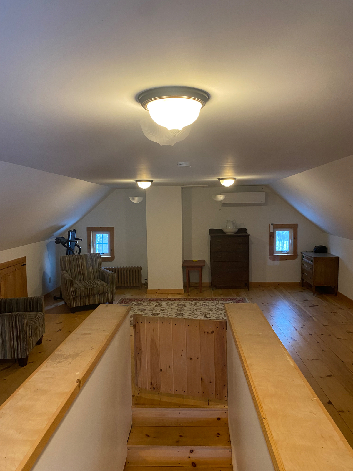 Private Room in large farmhouse - Photo 3
