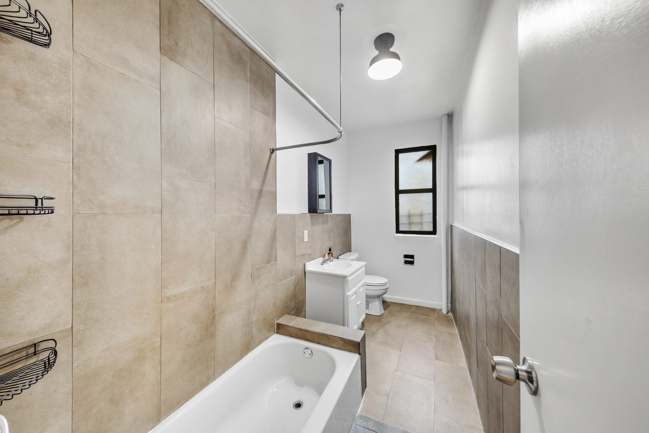 Private Bedroom in Hamilton Heights 595 A - Photo 8