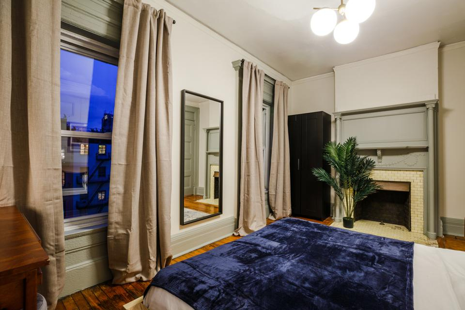 Private Bedroom in Chelsea 231 D - Photo 4