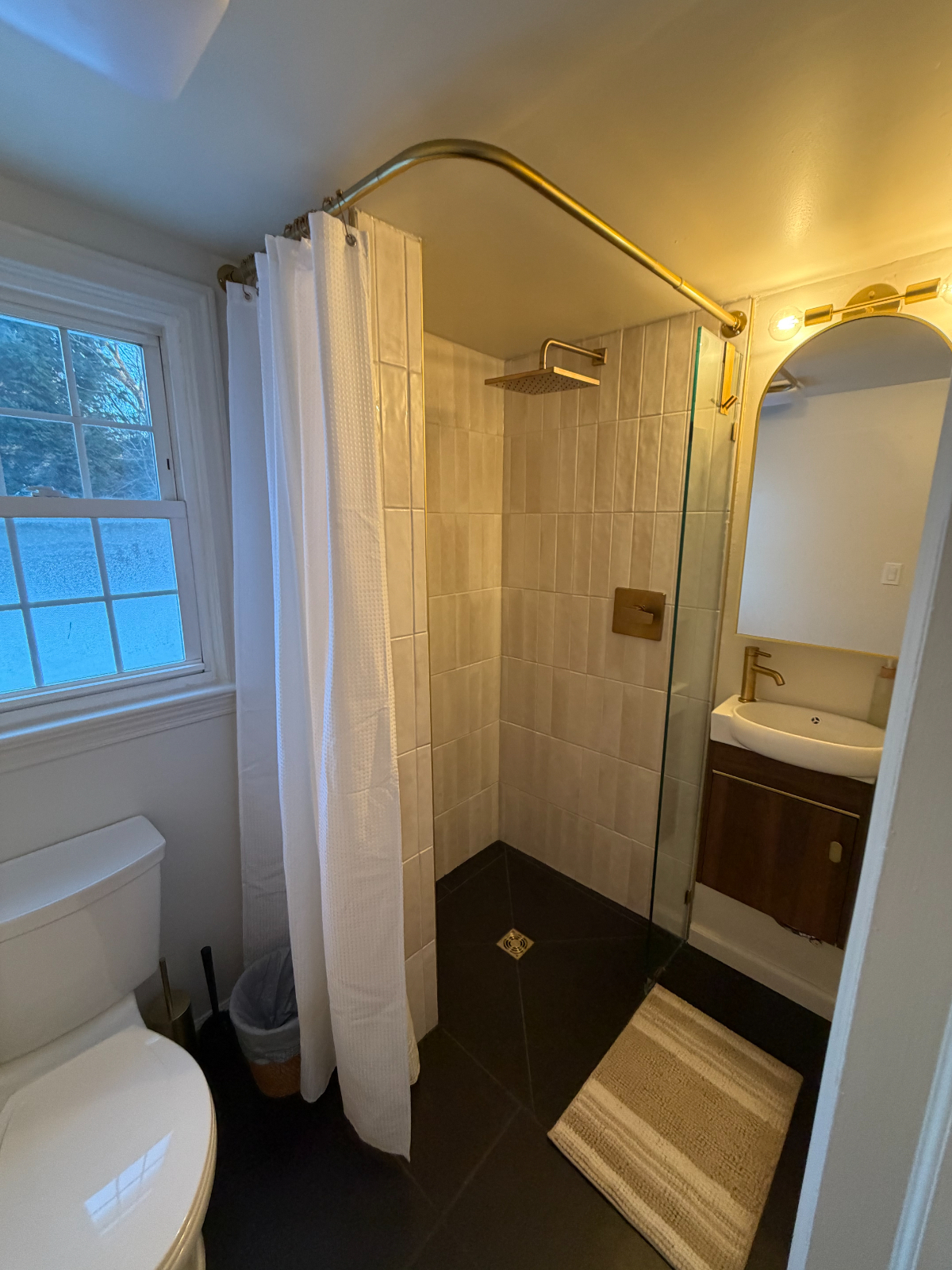 King Bedroom w/ Central Air Close to Hospitals - Photo 6