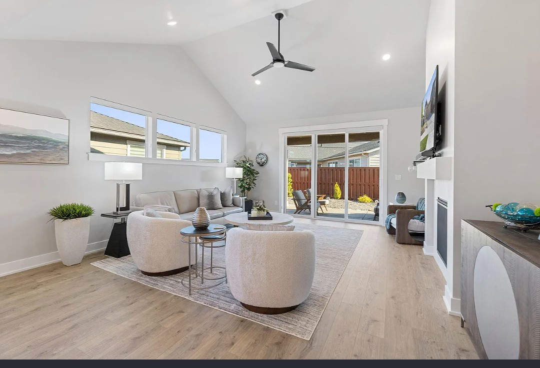 Newly Built in Prineville Modern Comfort with Great Amenities Professional Friendly - Photo 3