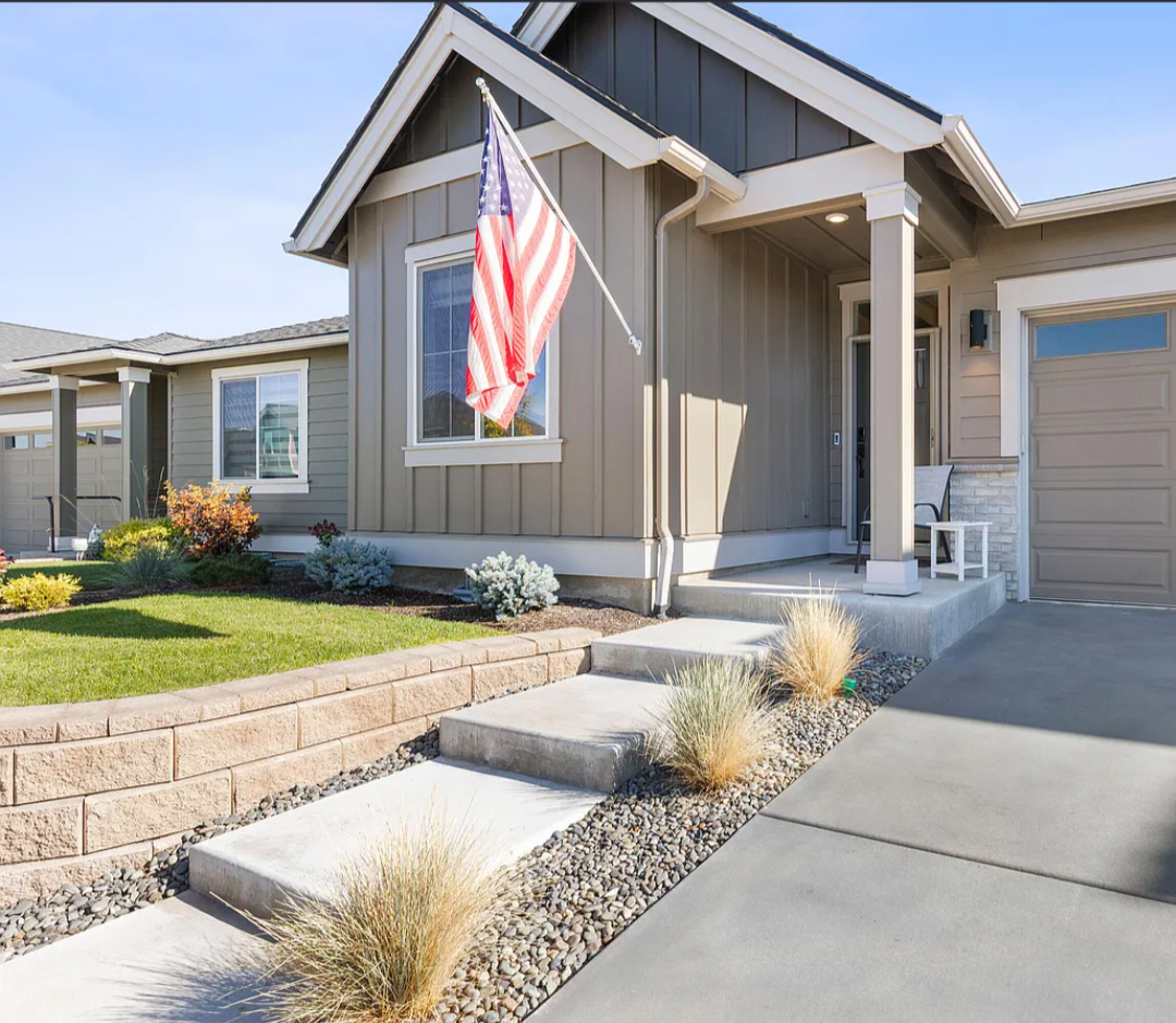 Newly Built in Prineville Modern Comfort with Great Amenities Professional Friendly - Photo 2