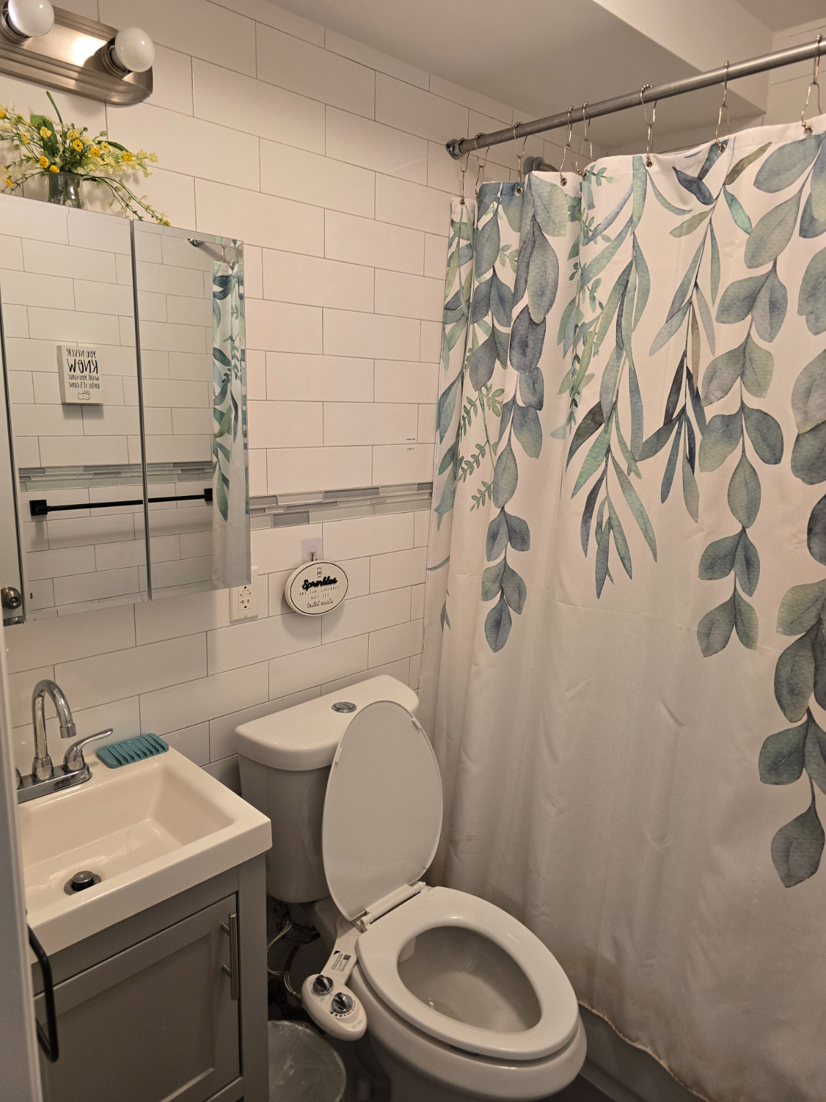 Homey, clean, safe, en suite bedroom - Photo 5