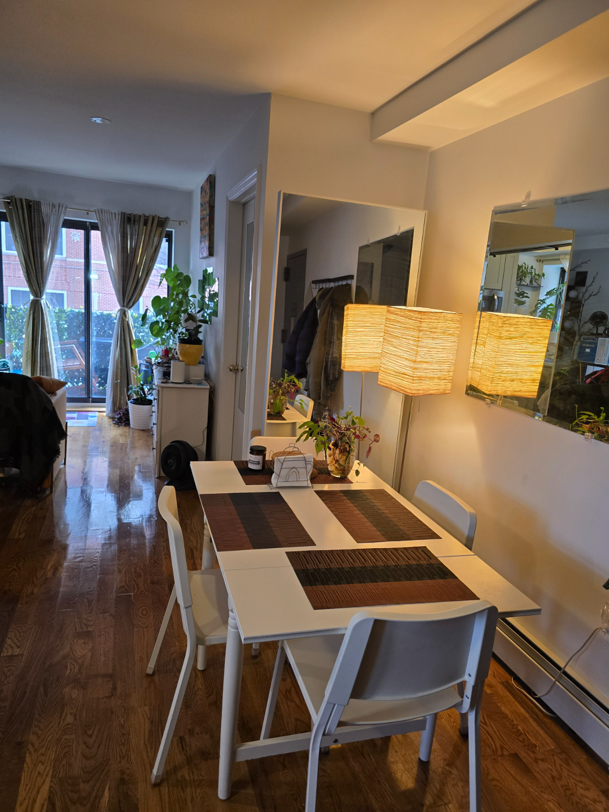 Homey, clean, safe, en suite bedroom - Photo 11