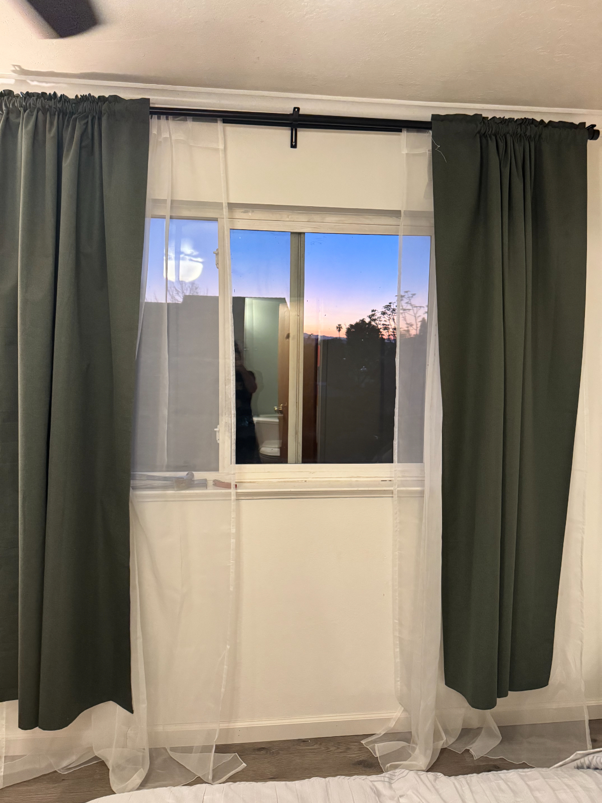 Premium Private RoomConnected Bath Mountain Views Work-From-Home Ready - Photo 2