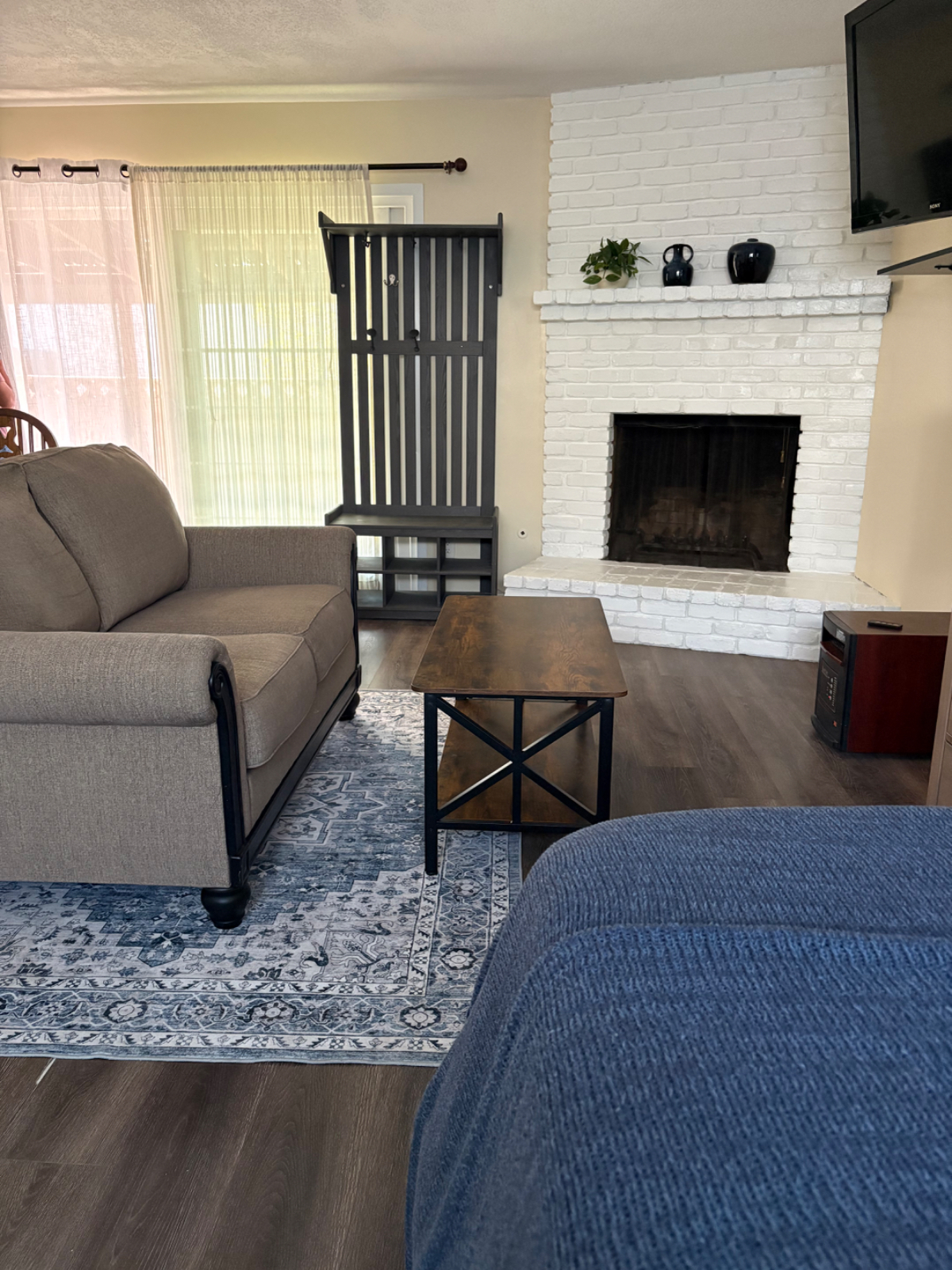 Studio in Whittier - Photo 1