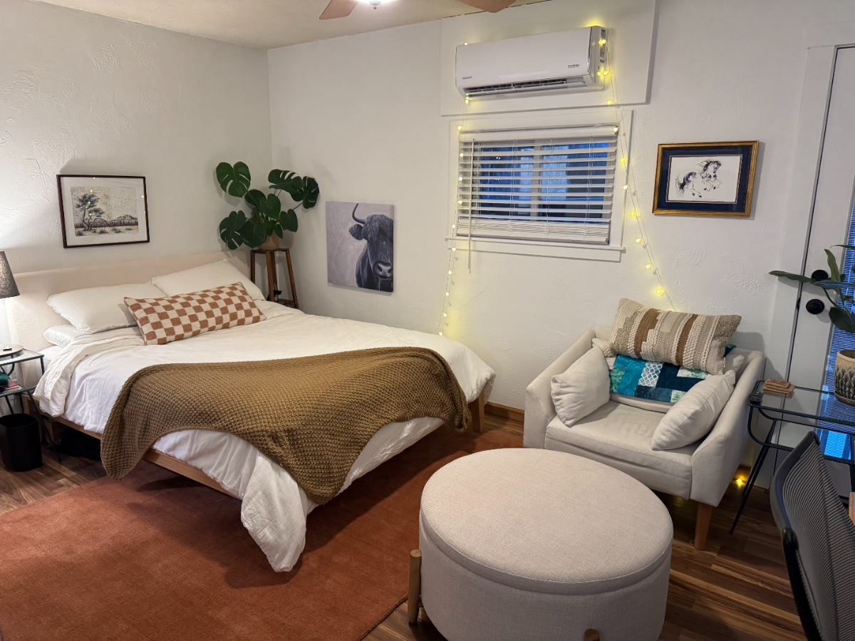 Private pet friendly studio, huge private deck, laundry, storage - Photo 4