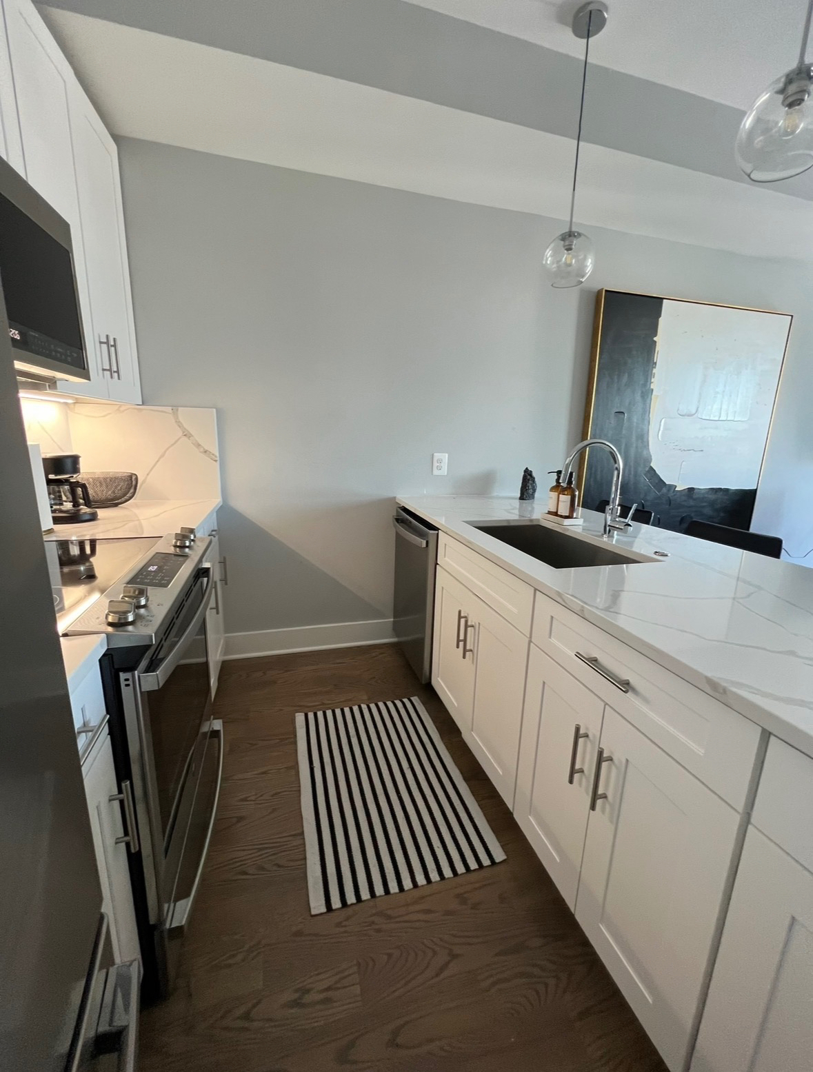 2 bed, 2 bath Condo with Private Roofdeck - Photo 5