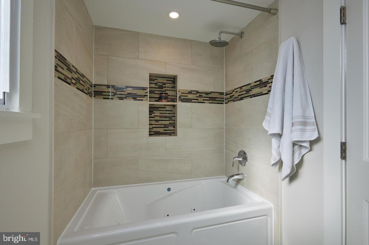 Modern, Fully-furnished 2BR 2BA, near Medstar Washington Hospital Center, NW DC - Photo 10