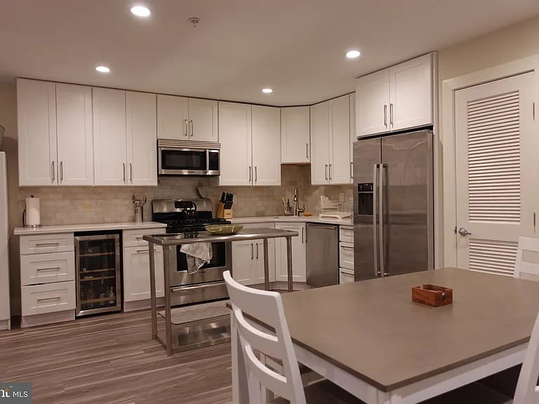 Modern, Fully-furnished 2BR 2BA, near Medstar Washington Hospital Center, NW DC - Photo 2