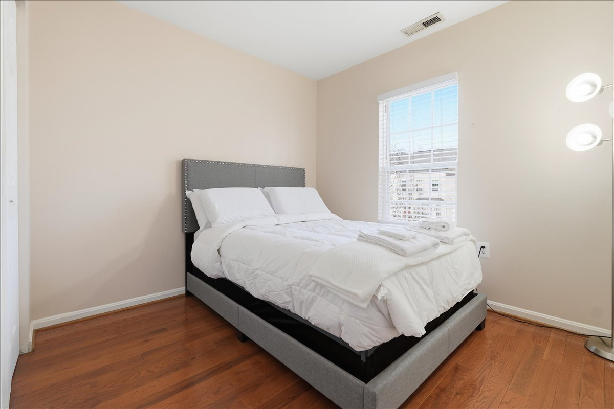 Spacious 3BR 2Bath Townhouse Near Downtown DC - Photo 4