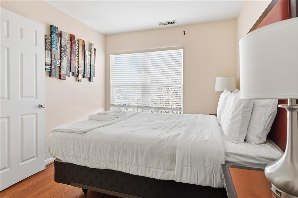 Spacious 3BR 2Bath Townhouse Near Downtown DC - Photo 6