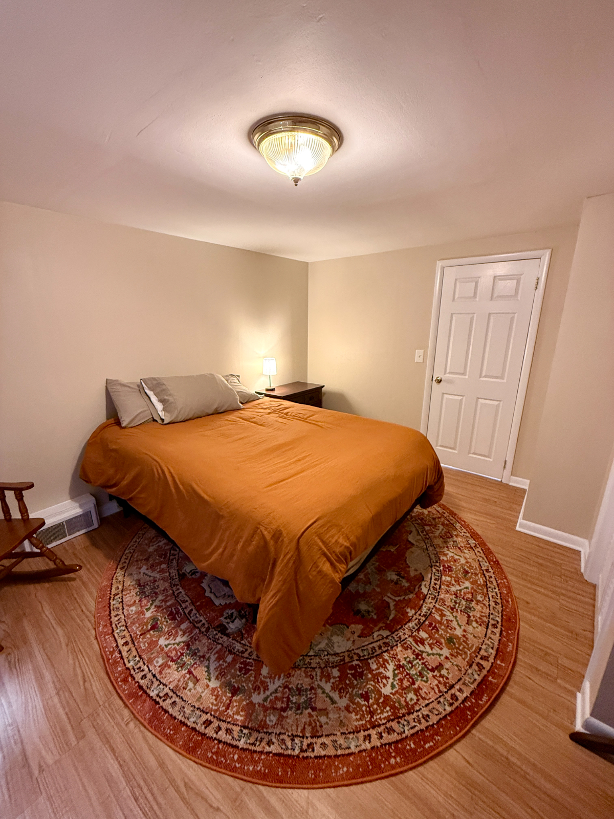 Fully Furnished 1-Bedroom with Office on Second Floor, Just Minutes from Wynn Hospital - Photo 2