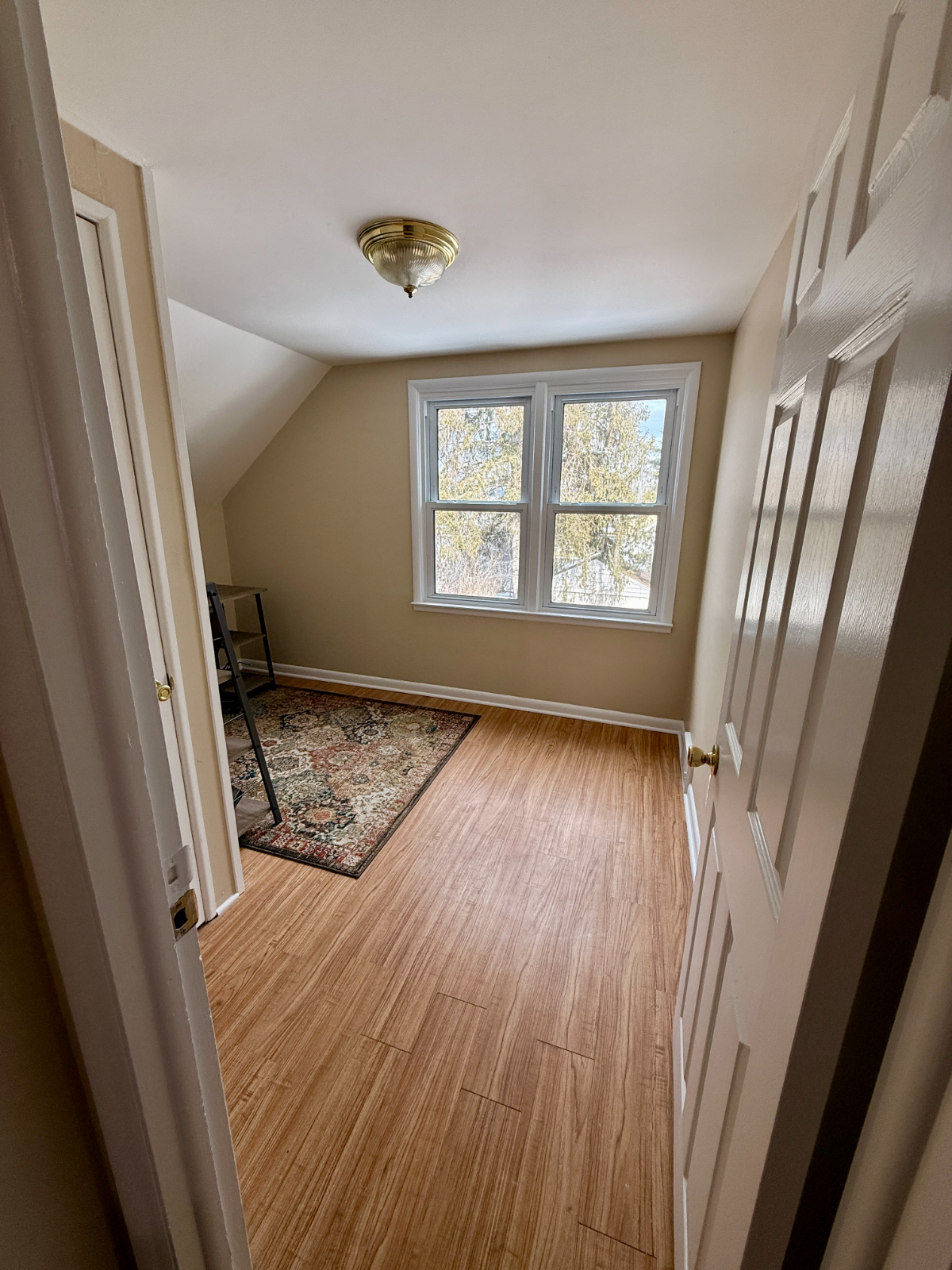 Fully Furnished 1-Bedroom with Office on Second Floor, Just Minutes from Wynn Hospital - Photo 8