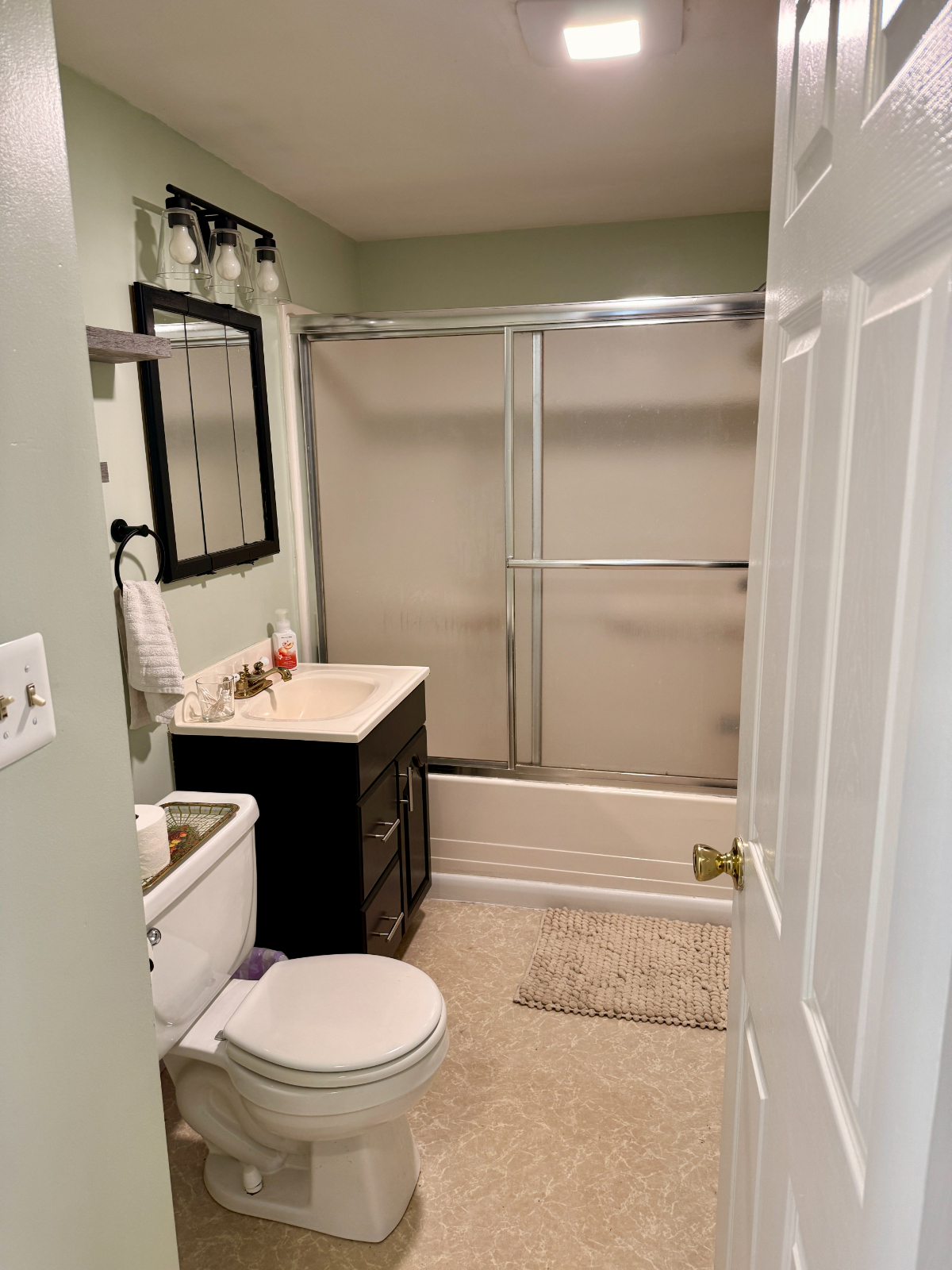 Fully Furnished 1-Bedroom with Office on Second Floor, Just Minutes from Wynn Hospital - Photo 10