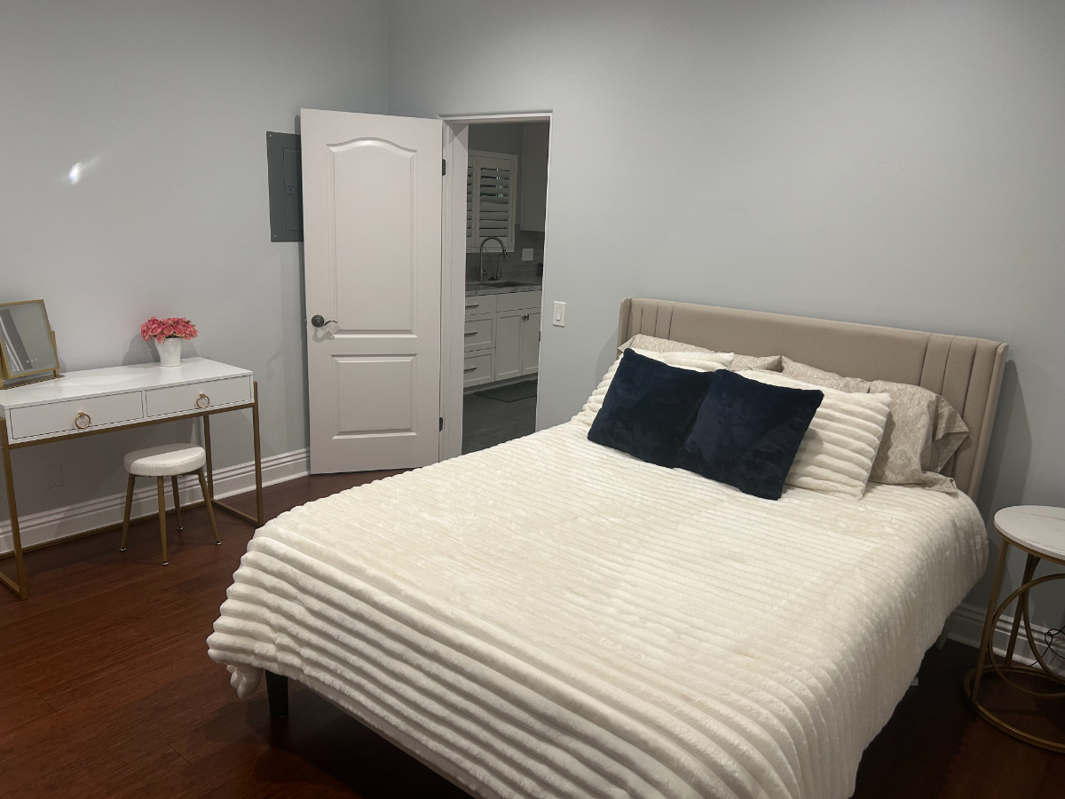 Bright, modern, newly built guest house offering comfort and style - Photo 4
